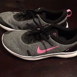 NIKE tennis shoes